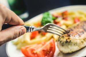 Retrasar los horarios de comidas, especialmente el desayuno, puede conllevar un mayor riesgo de mortalidad en mayores