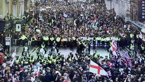 Varios policías fueron agredidos por manifestantes de extrema derecha en Londres