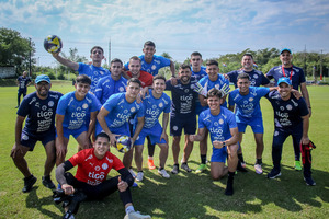 Ensayando la estrategia para el primer amistoso