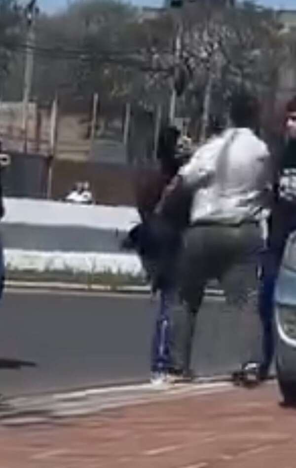 Denuncian violencia contra estudiantes en la vía pública en Asunción - Policiales - ABC Color