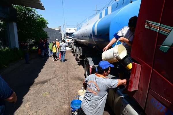 Presidente de la Essap asegura que combustible vertido en el arroyo Itay no afectará al servicio - Nacionales - ABC Color
