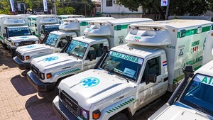 Peña entrega 65 ambulancias y promete una por distrito en todo el país