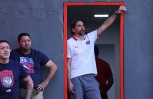 Popular / "No hay chances de renunciar", avisó el asistente de Diego Martínez