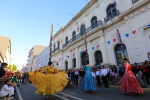 Talleres de danza paraguaya en el Espacio Cultural Staudt