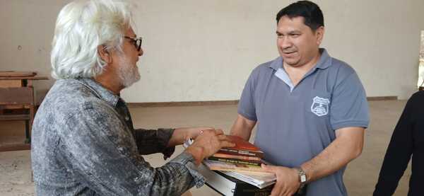 El Cabildo entrega libros a escuelas del Chaco