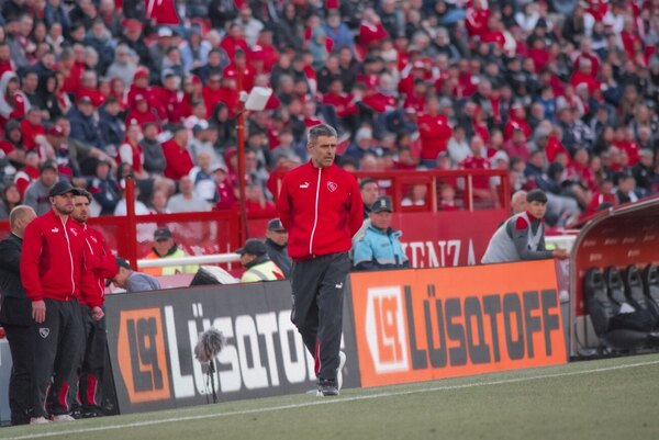 Versus / ¡Al rojo vivo! Gabriel Ávalos se queda sin DT en Independiente