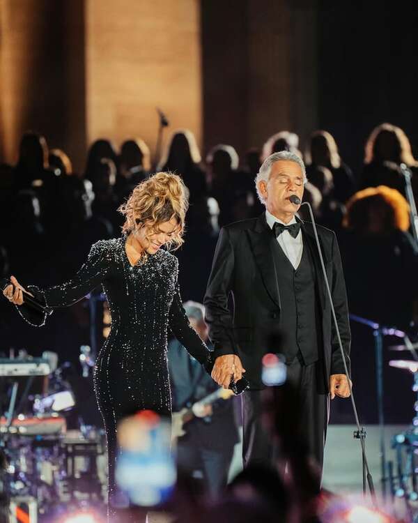 Histórico: Karol G y Bocelli conquistan el Vaticano en un memorable concierto gratuito - Música - ABC Color