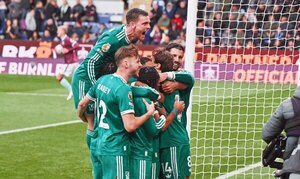 Versus / El Liverpool supera al Burnley gracias a un penal en el último suspiro