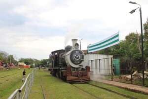 Emoción y nostalgia: la Locomotora N° 60 volvió a moverse en Ypacaraí  - Nacionales - ABC Color