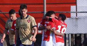 La Nación / Heroico General tumba a Cerro