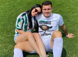 Popular / ¡Así le mimó su amorchi al ex pelotero de Cerro por su ascenso a Primera con Rubio Ñu!