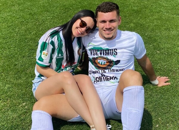 Popular / ¡Así le mimó su amorchi al ex pelotero de Cerro por su ascenso a Primera con Rubio Ñu!
