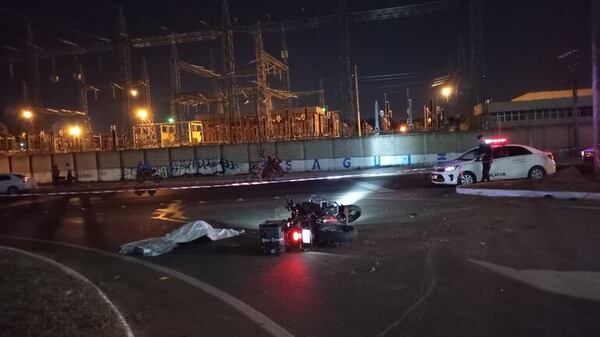 Motociclista muere en accidente en rotonda del puente Héroes del Chaco - Policiales - ABC Color
