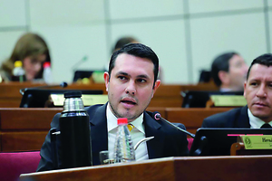Juicio a Rivas por título adulterado podría blanquearlo, alerta oposición - La Tribuna