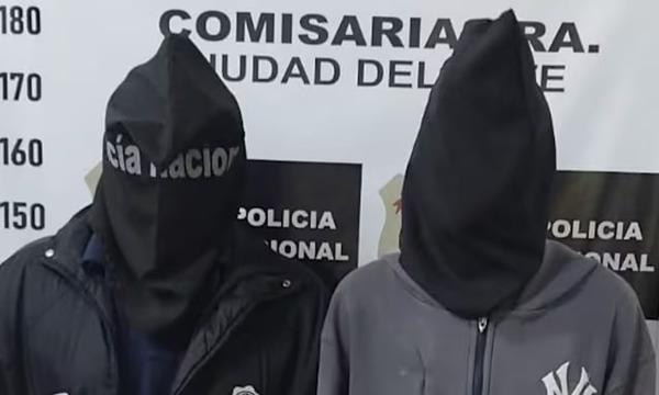 Padre e hijo detenidos en Ciudad del Este por omisión de auxilio tras echar a mujer que convulsionó en edificio - OviedoPress