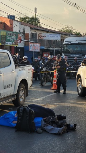 Intentaba cruzar la ruta, fue atropellado y falleció
