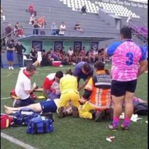 Popular / A jugador de rugby le "tacleó" la muerte en pleno partido