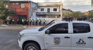 Refuerzan custodia policial en la casa de Yamy Nal tras protestas ciudadanas