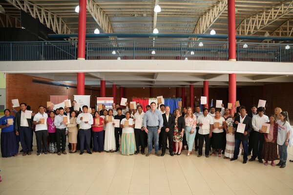 Exitosa campaña de bodas comunitarias