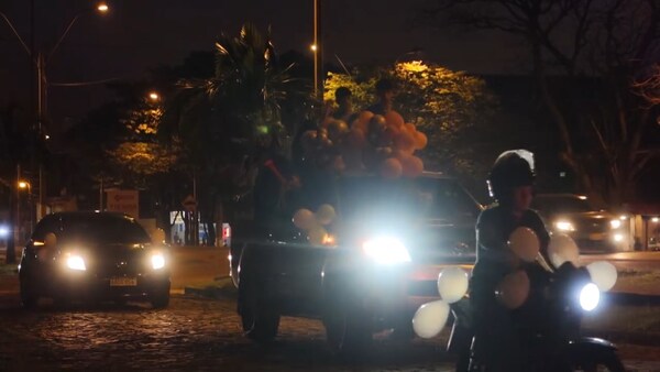 Caravana estudiantil llena de color y alegría las calles de Capitán Miranda