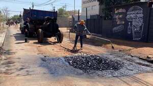 Prosiguen obras de bacheos en calamitosas calles de M. Roque Alonso