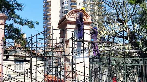 Cuatro oferentes presentaron propuestas de mejoras para el Parque Caballero