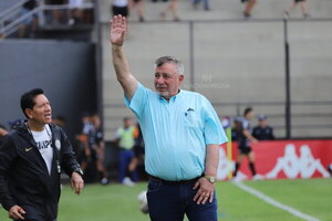 Versus / La hinchada de Olimpia defendió a Almeida y cargó contra los jugadores: "No lo vayan a ensuciar"