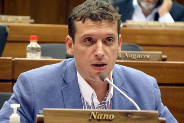 Galaverna pide expulsión de Norma Aquino y afirma que tiene “serios problemas psiquiátricos” - El Trueno