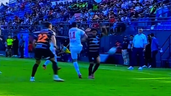 Video: Despejó por la cara de su abuelo, el DT Éver Hugo Almeida