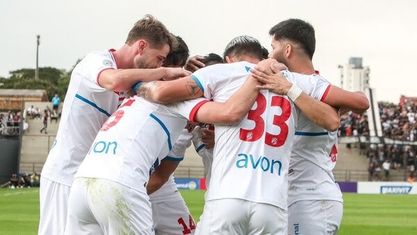Destacan la unidad entre los jugadores y el DT de Nacional que deriva en buena campaña