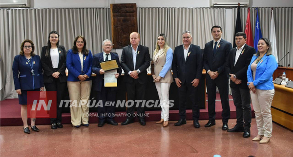 RECONOCEN AL PROF. SIXTO RAMÓN FIGUEREDO COMO HIJO DILECTO DE ITAPÚA.