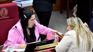 Nano Galaverna tilda a Yamy Nal de tener problemas psiquiátricos