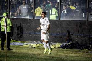 Toño Galeano llega a 10 goles en Brasil - Fútbol - ABC Color