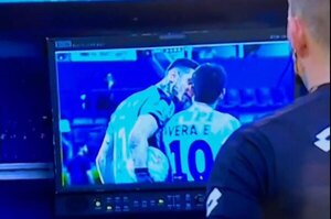 Versus / Expulsado tras escupir al rival: "Ojalá que aprenda"