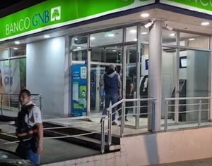 Con boquete en pared y techo intentaron robar un banco en Cuatro Mojones - ADN Digital