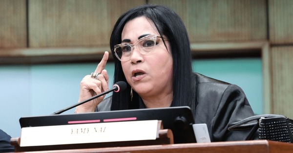 Luego de ser pillada, Yamy Nal quiere que la Fiscalía investigue quien le pinchó el celular - ADN Digital