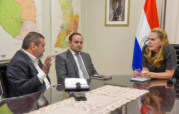Ministra Barán recibió al intendente Luis Yd para coordinar acciones de salud