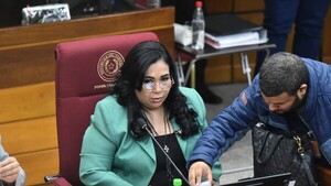 HC le baja el pulgar a Yamy Nal y anuncia que será expulsada del Senado