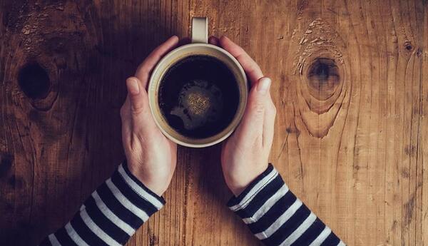 6 prácticas matutinas para potenciar la energía sin café