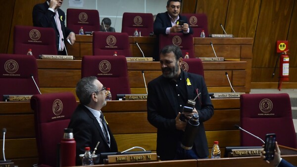 Cartismo frena debate sobre escándalo presidencial en Mburuvicha Róga