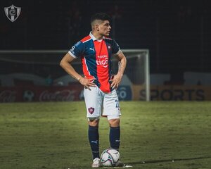 La FIFA sancionó a Cerro por una deuda con Claudio Aquino - trece