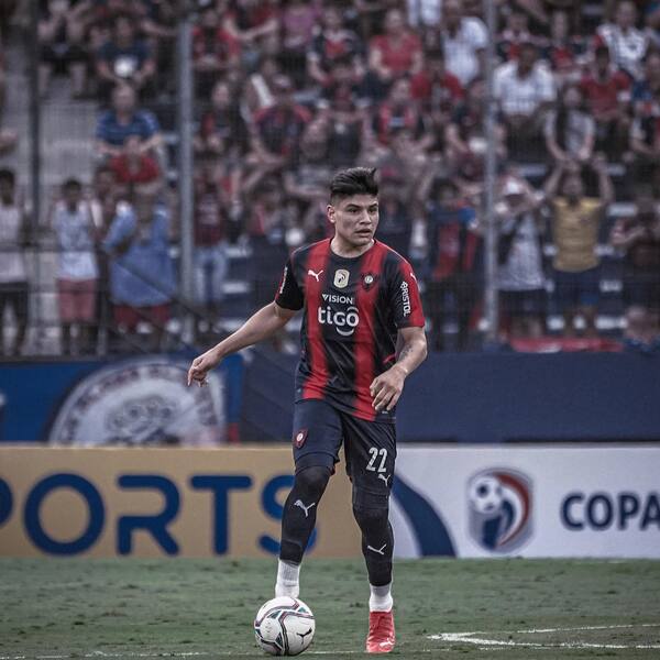 Cerro fue sancionado por la FIFA por una deuda con Claudio Aquino | Unicanal