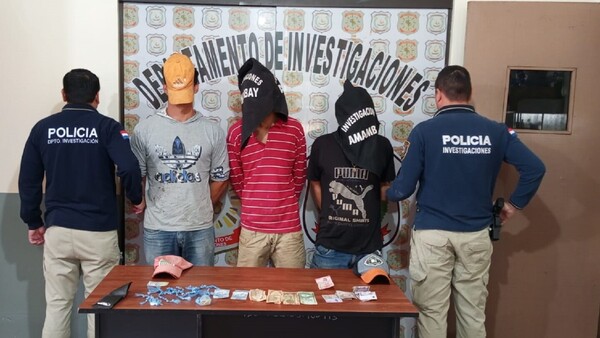 Policía captura a tres hombres con varias dosis de crac en Pedro Juan Caballero