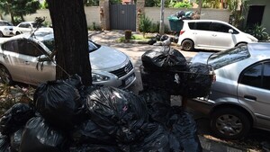 Nada bello en Asunción: Está llena de basura por falta de recolección
