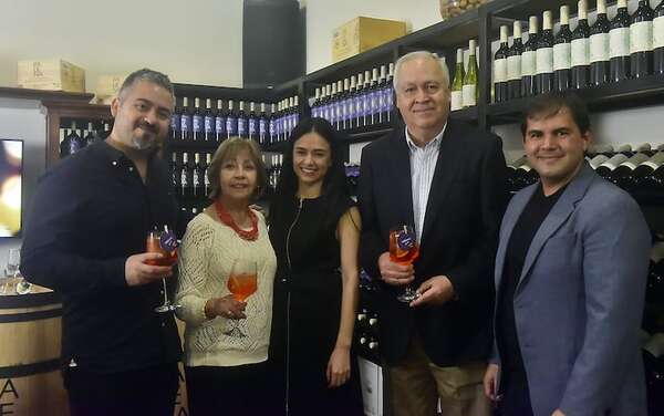 Cata de vinos, espumantes y licores para amantes del buen beber - Sociales - ABC Color