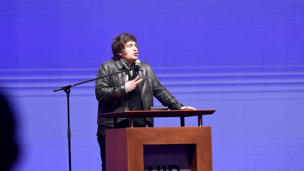 Javier Milei fomenta ética y libertad económica ante jóvenes industriales