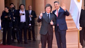 Milei repudia la “justicia social” y evita declarar tras reunión con Peña