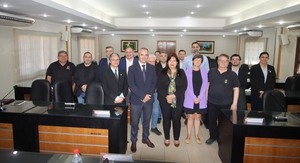 Delegación española fortalecerá la cooperación científica y tecnológica de la UNA