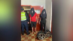 Detienen a dos hombres y recuperan llantas robadas en Encarnación