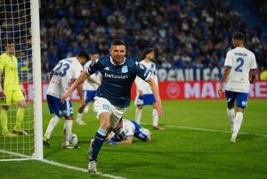 Racing Club tomó la primera ventaja ante Vélez Sarsfield